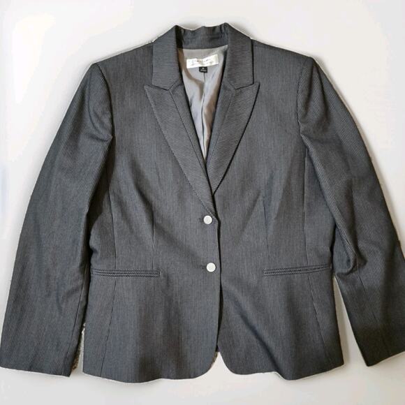 Tahari Arthur Levine Pinstripe 2 Button Blazer Womens Size 16 Black Lined EUC - Picture 1 of 8